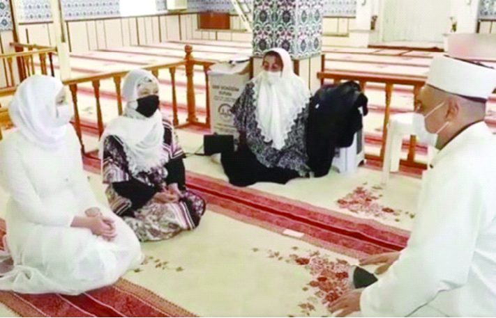 তুরস্কে মুসলিম প্রতিবেশীর আচরণে মুগ্ধ ফরাসি মা-মেয়ের ইসলাম গ্রহণ তুরস্কে মুসলিম প্রতিবেশীর আচরণে মুগ্ধ ফরাসি মা-মেয়ের ইসলাম গ্রহণ