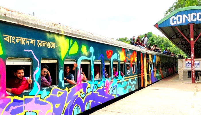 চবির শাটলে জার্মান শিল্পীর রঙের ছোঁয়া