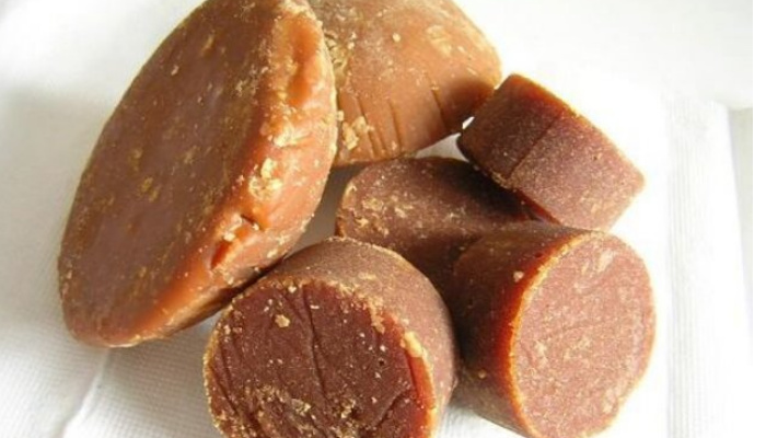 শীতে গুড় খাওয়ার যত উপকারিতা শীতে গুড় খাওয়ার যত উপকারিতা