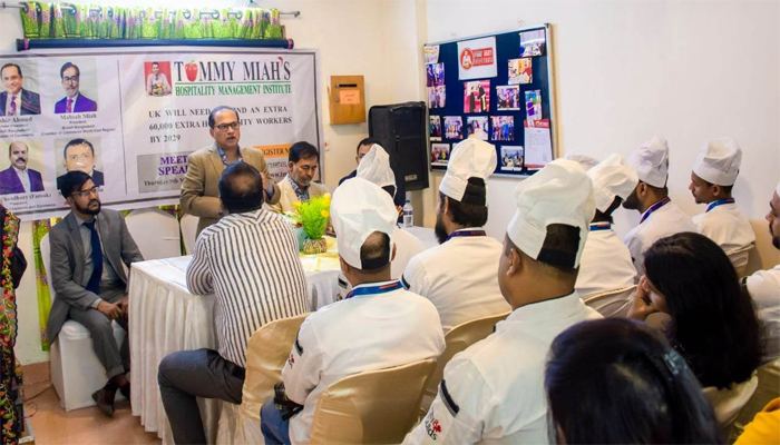টমি মিয়া'স ইনস্টিটিউটে ওয়ার্ক পারমিট ও অভিবাসন বিষয়ক সেমিনার অনুষ্ঠিত টমি মিয়া'স ইনস্টিটিউটে ওয়ার্ক পারমিট ও অভিবাসন বিষয়ক সেমিনার অনুষ্ঠিত
