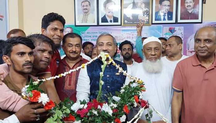 ফেনী-৩ আসনে মনোনয়নপত্র নিলেন ১১ জন প্রার্থী ফেনী-৩ আসনে মনোনয়নপত্র নিলেন ১১ জন প্রার্থী