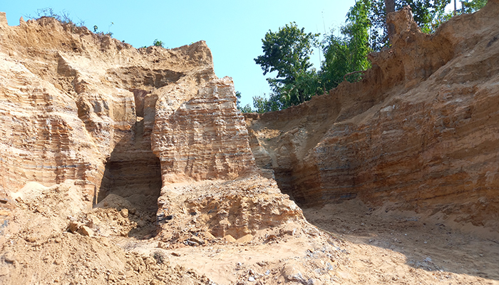 কক্সবাজারে ৫শতাধিক স্পটে নির্বিচারে পাহাড় কাটার উৎসব কক্সবাজারে ৫শতাধিক স্পটে নির্বিচারে পাহাড় কাটার উৎসব