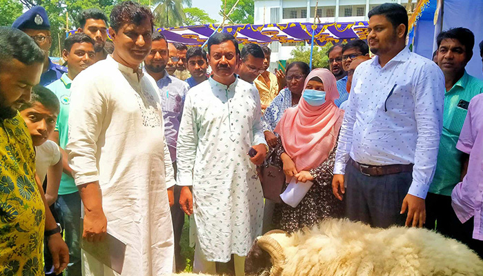 হালুয়াঘাটে প্রাণিসম্পদ প্রদর্শনীর উদ্বোধন হালুয়াঘাটে প্রাণিসম্পদ প্রদর্শনীর উদ্বোধন