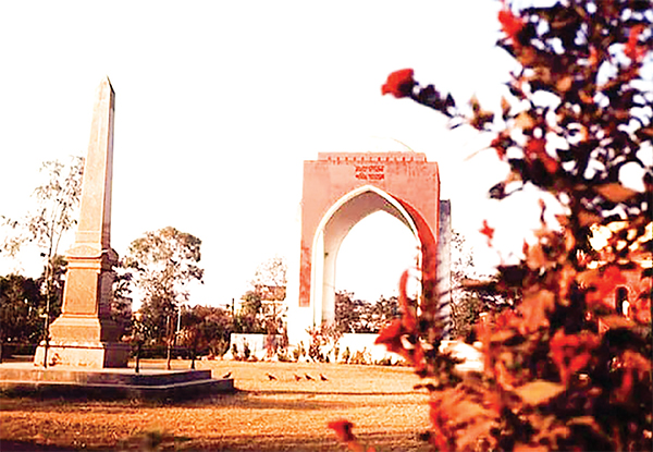 কালেরসাক্ষী পুরান ঢাকার ঐতিহাসিক বাহাদুর শাহ পার্ক কালেরসাক্ষী পুরান ঢাকার ঐতিহাসিক বাহাদুর শাহ পার্ক