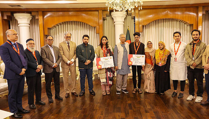 জুলাই অভ্যুত্থানে আহতদের স্বাস্থ্যকার্ড বিতরণ কার্যক্রম উদ্বোধন জুলাই অভ্যুত্থানে আহতদের স্বাস্থ্যকার্ড বিতরণ কার্যক্রম উদ্বোধন
