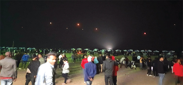 রঙিন আলোর ঝলকানিতে সৈকতে বর্ষবরণ রঙিন আলোর ঝলকানিতে সৈকতে বর্ষবরণ