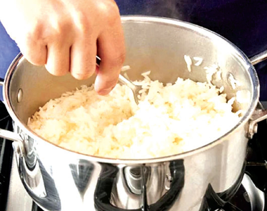 বাসি ভাত গরম করে খাবেন না বাসি ভাত গরম করে খাবেন না