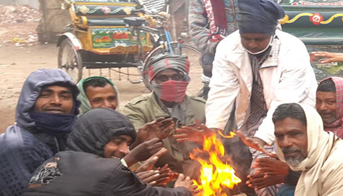 সিরাজগঞ্জে তীব্র শীত ও হিমেল হাওয়া বইছে জনজীবন স্থবির সিরাজগঞ্জে তীব্র শীত ও হিমেল হাওয়া বইছে জনজীবন স্থবির