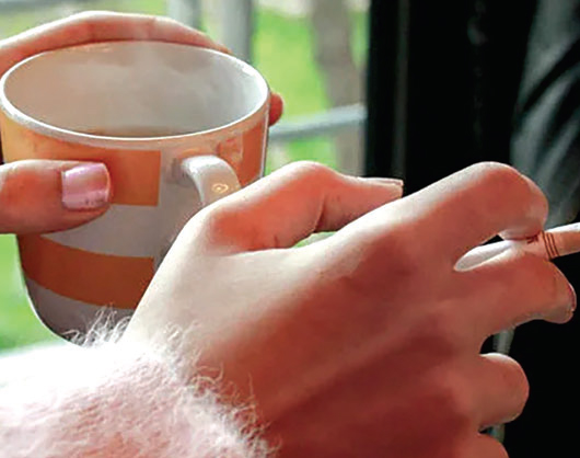 চায়ের সঙ্গে ধূমপানে হতে পারে কঠিন রোগ চায়ের সঙ্গে ধূমপানে হতে পারে কঠিন রোগ