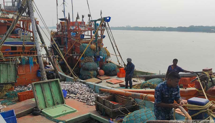 রোববার ভারত থেকে ফিরছেন ৯০ জেলে রোববার ভারত থেকে ফিরছেন ৯০ জেলে