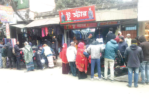 শীতবস্ত্র কেনার হিড়িক শীতবস্ত্র কেনার হিড়িক