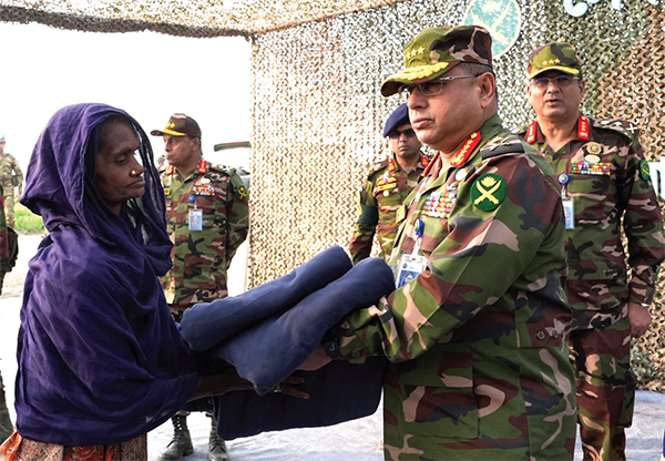 রাজবাড়ীতে শীতার্তদের পাশে সেনাপ্রধান রাজবাড়ীতে শীতার্তদের পাশে সেনাপ্রধান