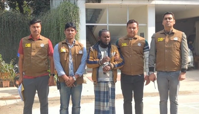 নরসিংদীতে প্রতারণার মাধ্যমে ৬০ কোটি টাকা আত্মসাৎ, ৩০ মামলার আসামি গ্রেপ্তার নরসিংদীতে প্রতারণার মাধ্যমে ৬০ কোটি টাকা আত্মসাৎ, ৩০ মামলার আসামি গ্রেপ্তার