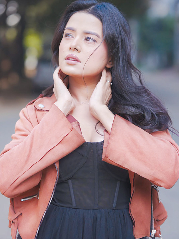 সিনেমায় আজ নায়িকা রূপে রিয়েলীর অভিষেক সিনেমায় আজ নায়িকা রূপে রিয়েলীর অভিষেক