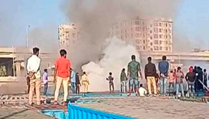 রাজধানীর তেজগাঁও ট্রাকস্ট্যান্ডে আগুন, নিয়ন্ত্রণে ৩ ইউনিট রাজধানীর তেজগাঁও ট্রাকস্ট্যান্ডে আগুন, নিয়ন্ত্রণে ৩ ইউনিট