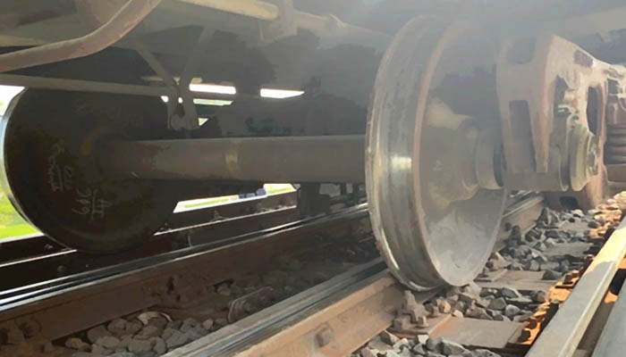 সারাদেশের সঙ্গে রাজশাহীর রেল যোগাযোগ বন্ধ সারাদেশের সঙ্গে রাজশাহীর রেল যোগাযোগ বন্ধ