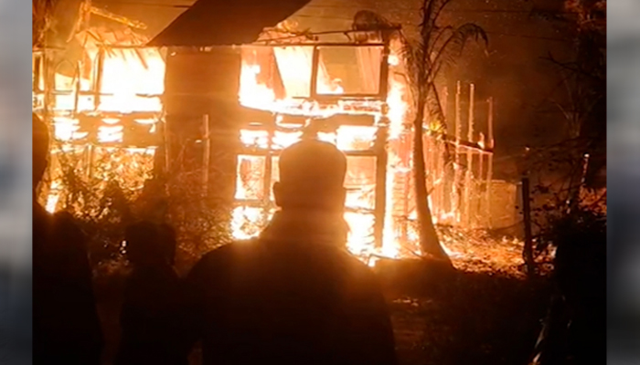 সেন্টমার্টিনের ইকো রিসোর্টে ভয়াবহ অগ্নিকাণ্ড সেন্টমার্টিনের ইকো রিসোর্টে ভয়াবহ অগ্নিকাণ্ড