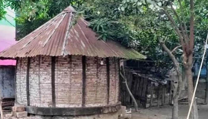 গ্রাম বাংলার ঐতিহ্য ধানের গোলা বিলুপ্তির পথে