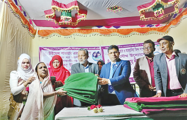 চাঁদপুরে শিক্ষা উপকরণ ও শীতবস্ত্র বিতরণ