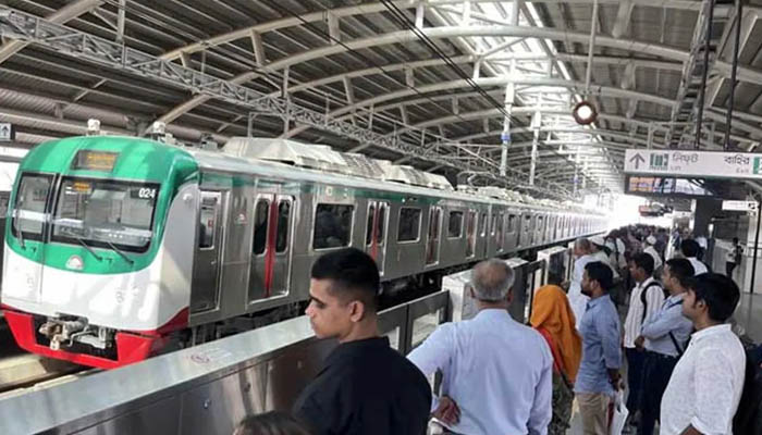 সোয়া ১ ঘণ্টা পর মেট্রোরেল চলাচল স্বাভাবিক সোয়া ১ ঘণ্টা পর মেট্রোরেল চলাচল স্বাভাবিক