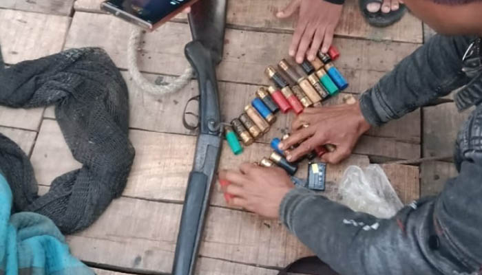 দুবলার চরে ৩ ভারতীয় জলদস্যু আটক