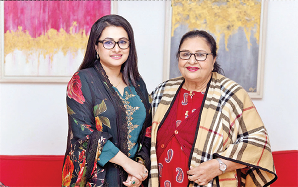 পূর্ণিমায় বিস্মিত শবনম