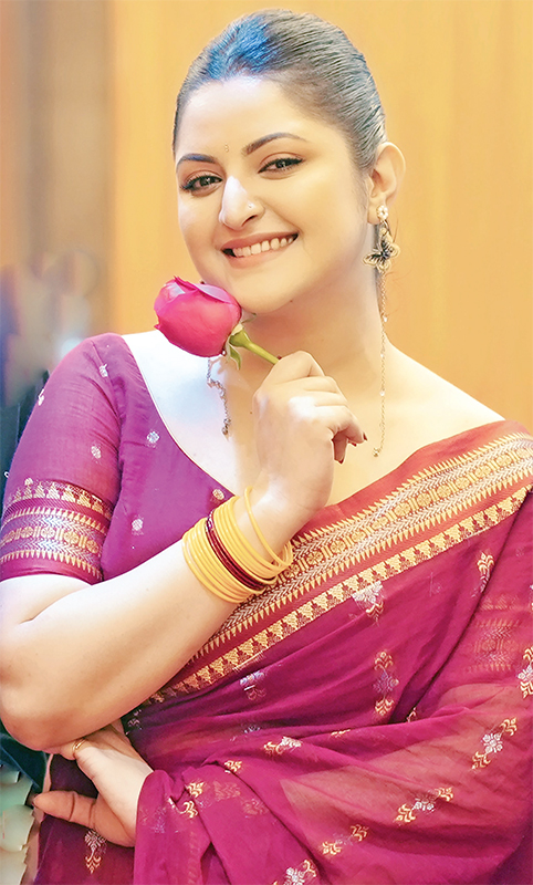 ‘গোলাপ’ সিনেমায় পরীমনি