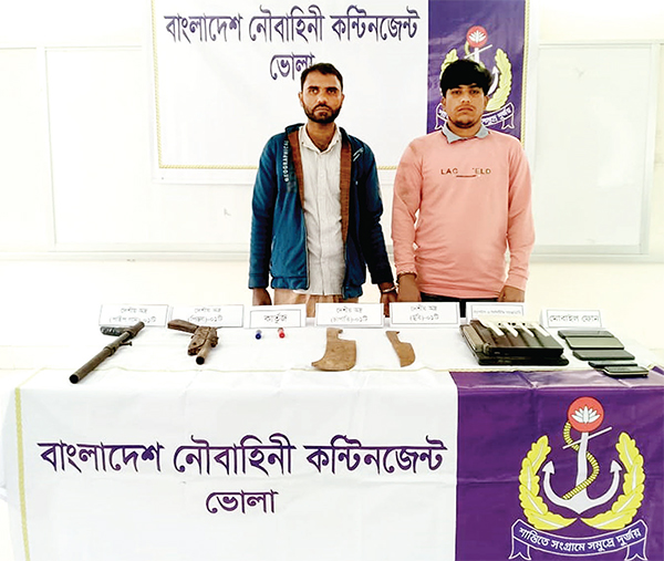 ভোলা ও খুলনায় অস্ত্রসহ শীর্ষ সন্ত্রাসী আটক