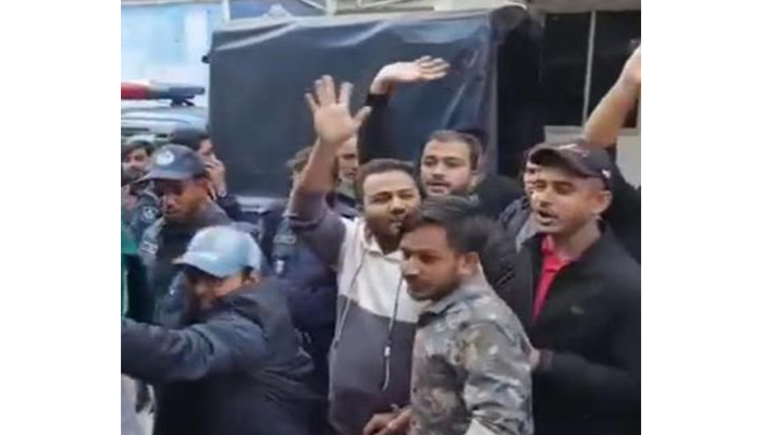 নরসিংদী থেকে ঢাকা যাওয়ার পথে ছাত্রলীগের ১০ নেতা গ্রেফতার