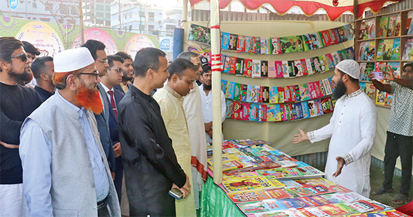 চাঁদপুরে তারুণ্যের উৎসবে বইমেলা চাঁদপুরে তারুণ্যের উৎসবে বইমেলা