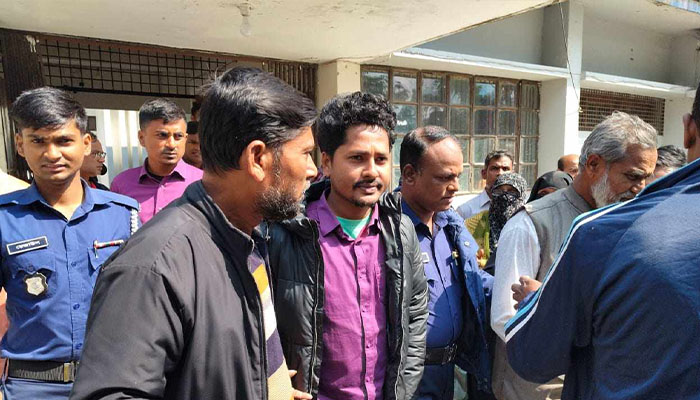 দুমকীতে বিএনপি অফিস ভাঙচুর মামলায় আ'লীগের ৩ নেতাকর্মী আটক