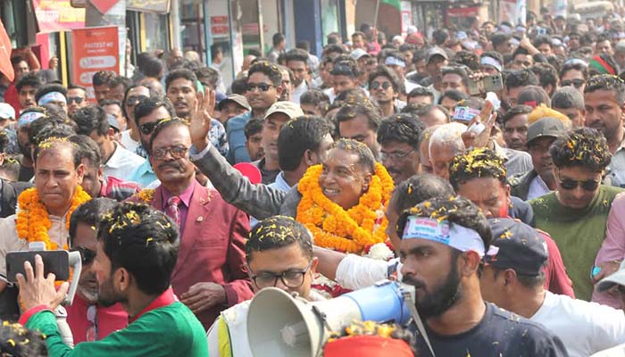 কারামুক্ত হয়ে ভালোবাসায় সিক্ত বিএনপি নেতা জাকারিয়া পিন্টু