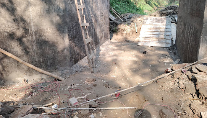 মানিকগঞ্জে বক্স-কালভার্ট নির্মাণে অনিয়ম