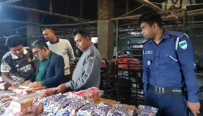 চুয়াডাঙ্গায় আরিফ ফুড প্রোডাক্টসকে ৩০ হাজার টাকা জরিমানা 