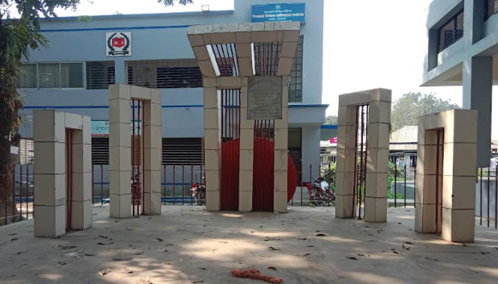 তাড়াইলে ১৩ বিদ্যালয় ও ৬ মাদরাসায় নেই শহীদ মিনার