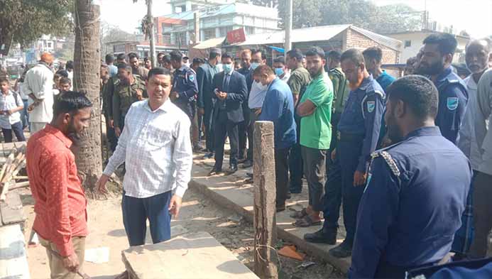 তাড়াইল সদর বাজারে অবৈধ স্থাপনা উচ্ছেদ, ৫ ব্যবসায়ীকে জরিমানা