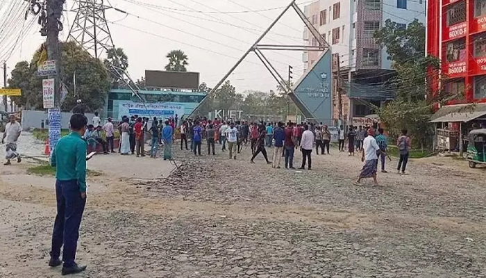 কুয়েটে হামলার ঘটনায় প্রশাসনের মামলা