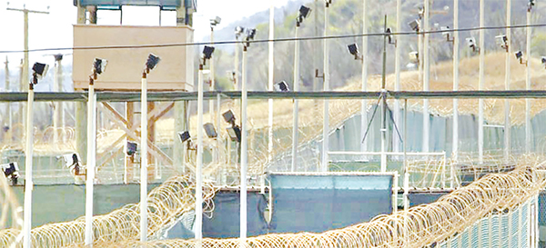 গুয়ান্তানামো থেকে সরিয়ে নেয়া হচ্ছে নির্বাসিত অভিবাসীদের