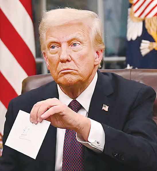 শীর্ষ সামরিক কর্মকর্তাকে বরখাস্ত করলেন ট্রাম্প