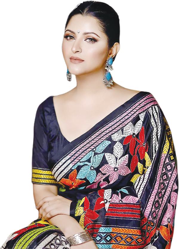 ভীষণ প্রয়োজনে একদমই একা পরীমনি
