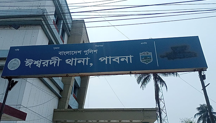 ভিডিও ধারণ করে টাকা দাবী, মা-ছেলেসহ আটক ৪