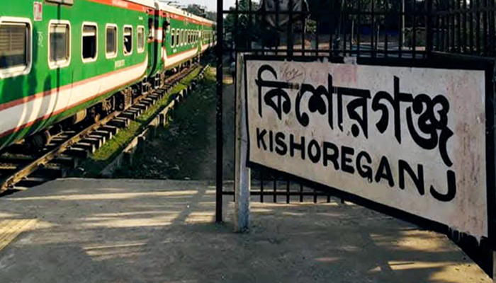 মোবাইলে কথা বলতে বলতে ট্রেনে কাটা পড়ে মৃত্যু