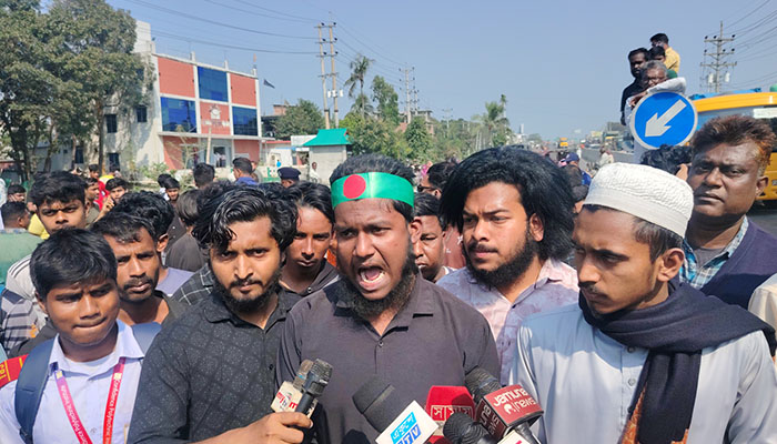 কমিটি বাতিলের দাবিতে ঢাকা-আরিচা মহাসড়ক অবরোধ