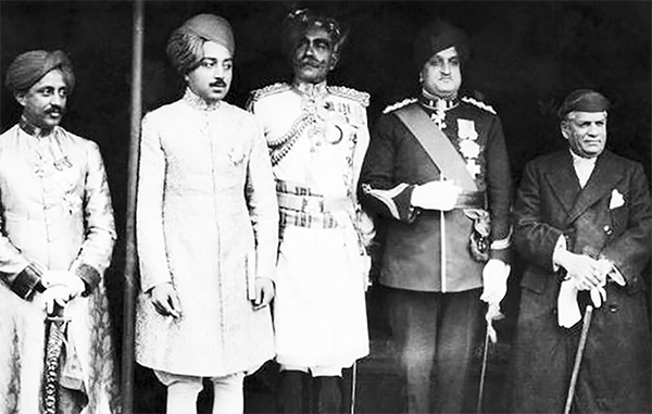 মসনদের খেলায় মহারাজাদের বিচিত্র ডুব
