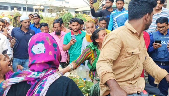 মাদারীপুরে ২ ভাইসহ ৩ জনকে কুপিয়ে হত্যা