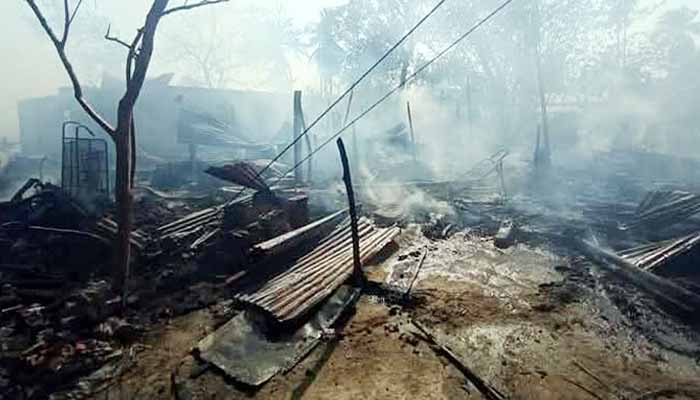 চকরিয়ায় পৃথক অগ্নিকাণ্ডে ১৪ বসতঘর ও ৬ দোকান পুড়ে ছাই