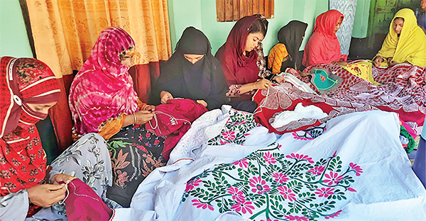 অর্থনীতিতে নারীর অংশগ্রহণ বাড়ানোর বিকল্প নেই