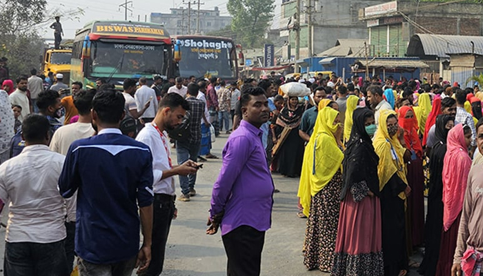 ট্রাক চাপায় শ্রমিকের মৃত্যু, ঢাকা-ময়মনসিংহ মহাসড়ক অবরোধ