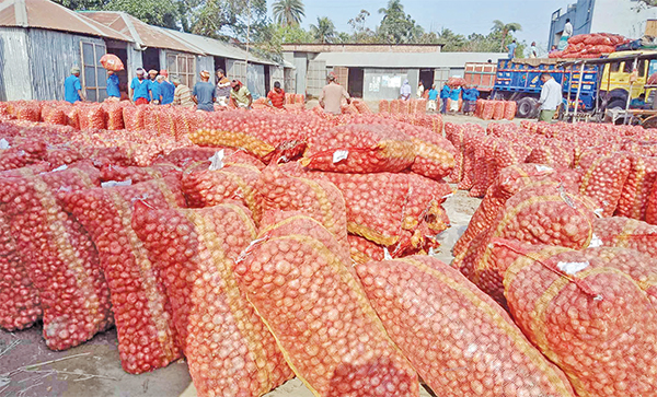 নতুন পেঁয়াজে প্রত্যাশা অনুযায়ী দাম বাড়েনি