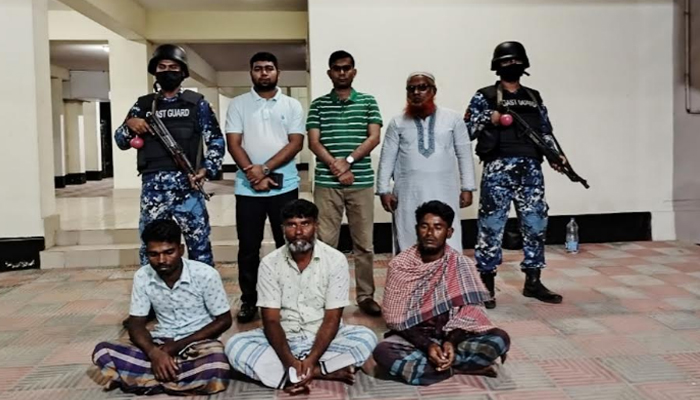মেঘনায় জাটকা শিকার করায় ৩ জেলের অর্থদণ্ড